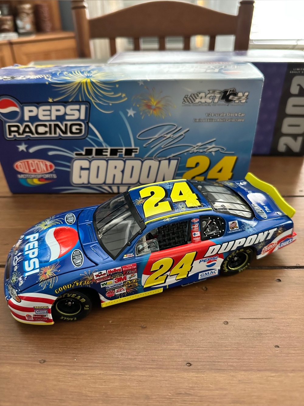 Jeff Gordon #24 DuPont/Pepsi/Daytona 2002 Limited Edition Die-Cast Race Car 1:24